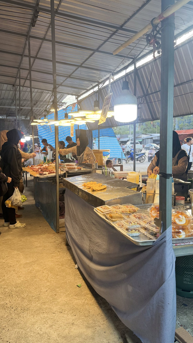 Life in Krabi - local neighborhood and nature