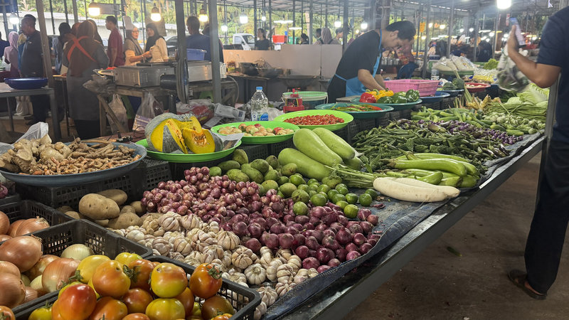 Life in Krabi - local neighborhood and nature